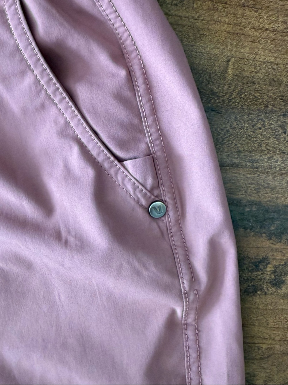Vuori men's S Kore Short 7" Inseam Drawstring Dusty Rose Clay logo solid pockets - Picture 4 of 6